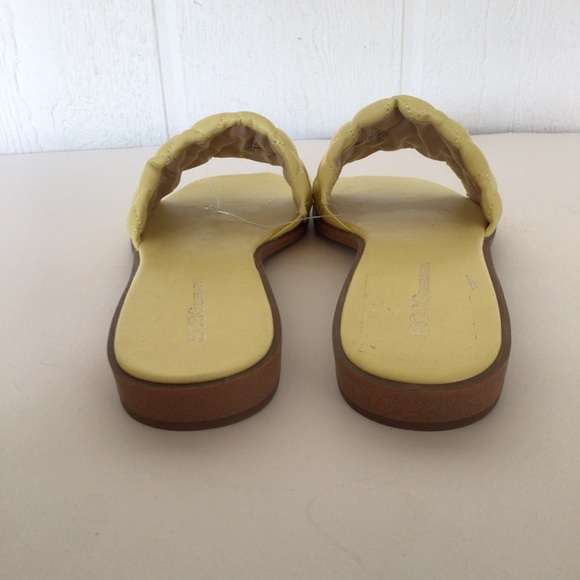 BCBGENERATION YELLOW SLIDE SANDALS  NWT SIZE 9 - Picture 10 of 13